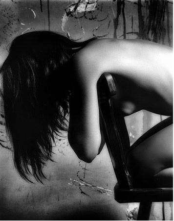 -Une chaise-